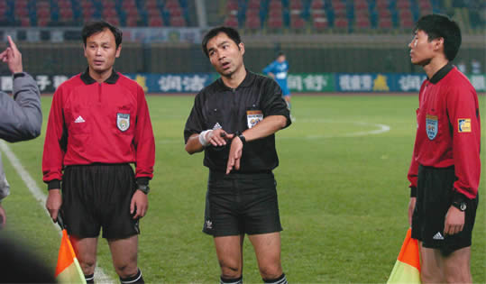 北京现代不踢了!不满判罚上演中国足球联赛首