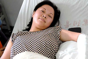 \最美妈妈\徒手救坠楼女童
