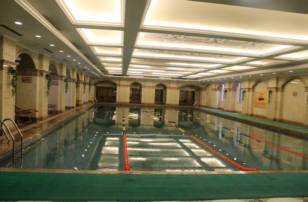 李玉刚演唱《新贵妃醉酒》 造型惊艳