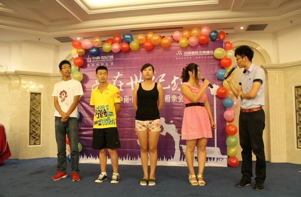 李玉刚演唱《新贵妃醉酒》 造型惊艳